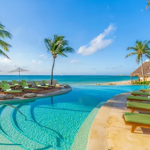 Resort Mahekal Front & *****